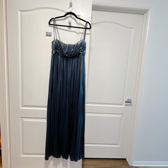 RETROFETE Zinnia Pleated Metallic Empire Gown Size L - Picture 1 of 4